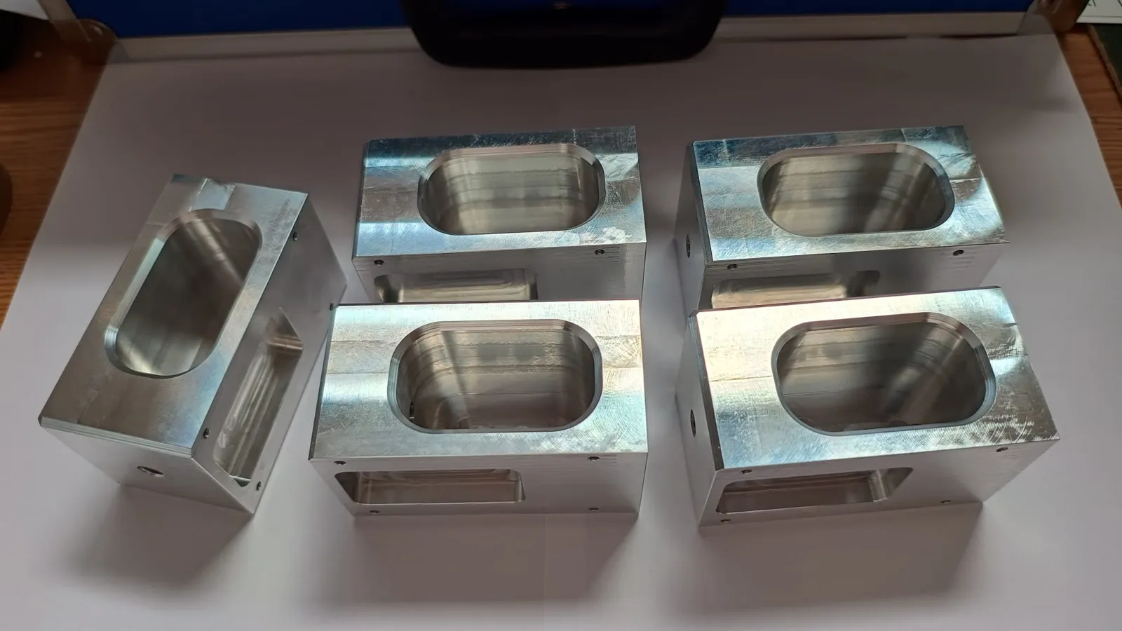 Piese prelucrate CNC pregătite pentru verificare